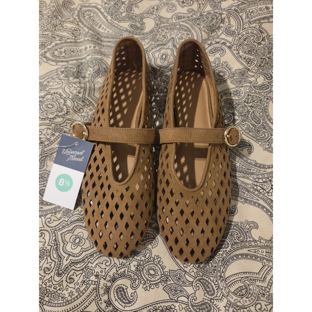 Universal Thread Brown Laser Cut Mary Jane Flats Faux Suede Buckle Shoes Sz 8.5